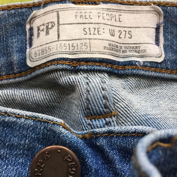 Free People. Jeans. Size: W 27S frayed bottom - Picture 2 of 5